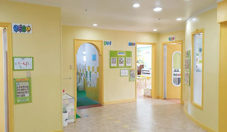 Antiviral wall paint in applied finish